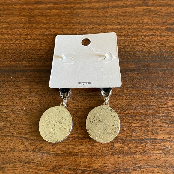 Skull Swirl Dangle Drop Earrings - Picture 3 of 4